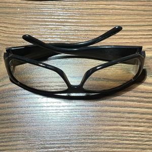 Black Gucci sunglasses with case